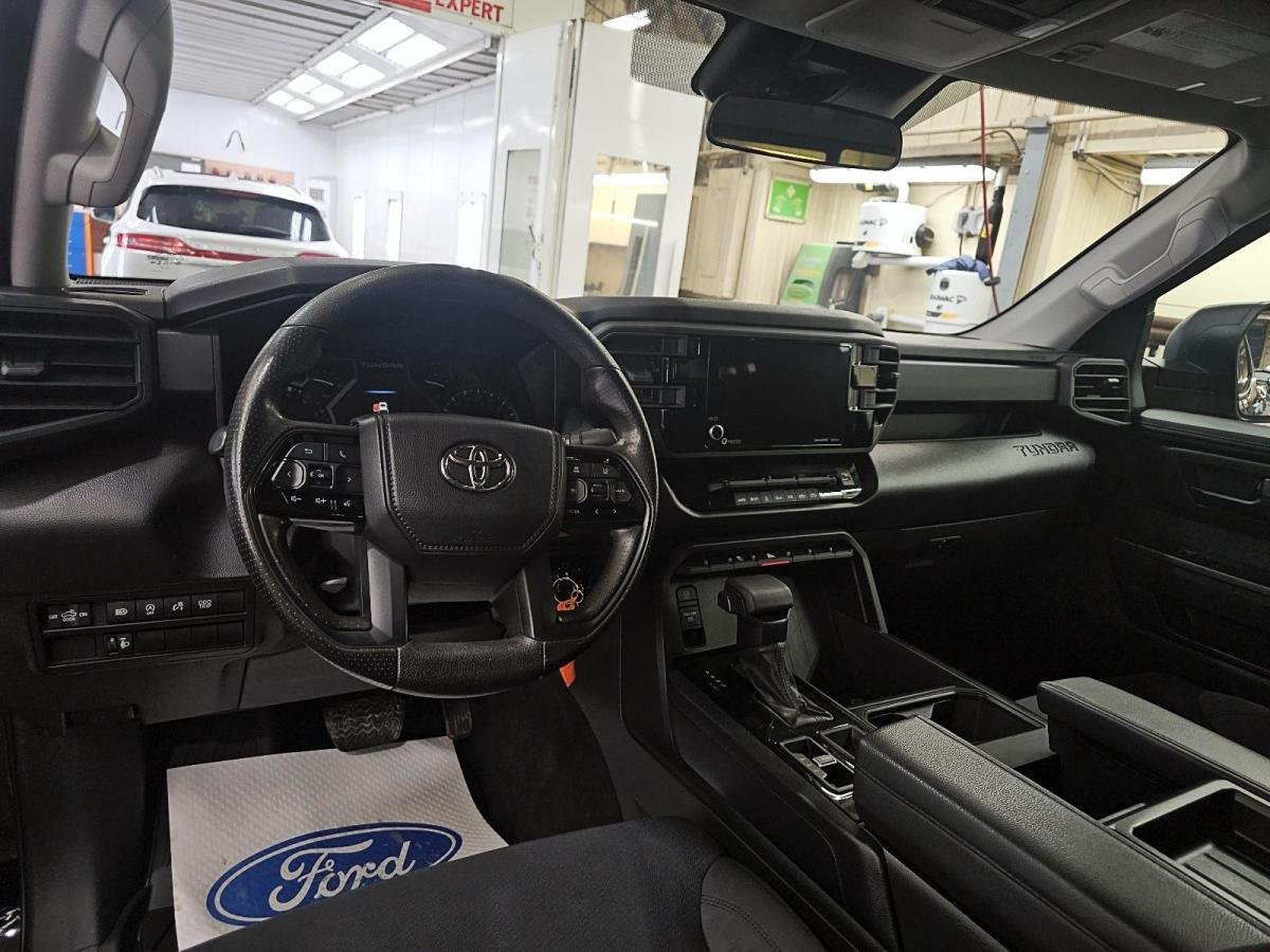 Toyota Tundra 33351B | SR Double Cab 4x4 2022 Noir Val-d'Or - photo #9
