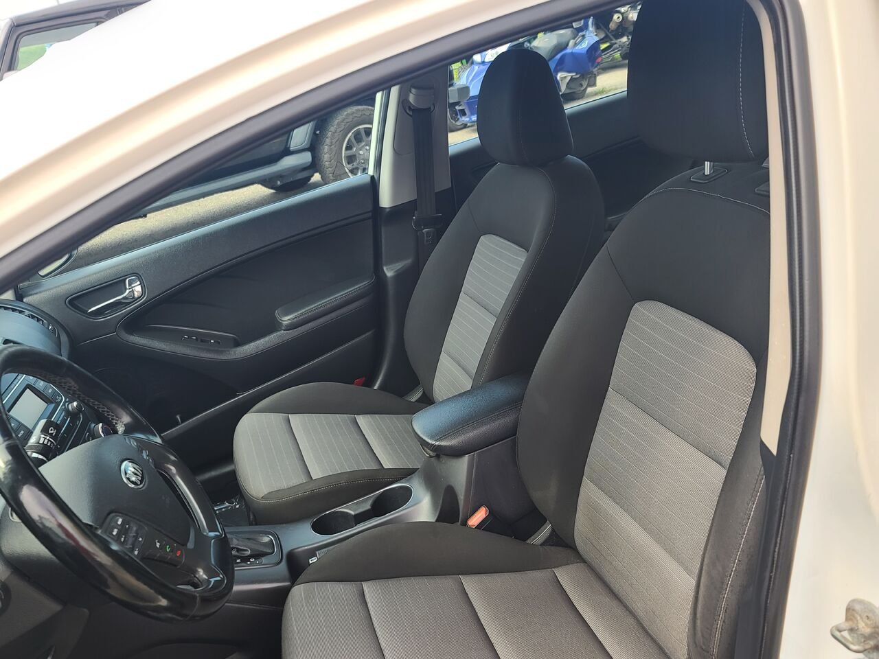 2015 Kia Forte White  - photo #8
