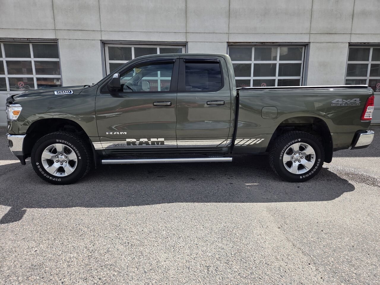 2021 RAM 1500 BIGHORN Green Mont-Laurier - photo #9