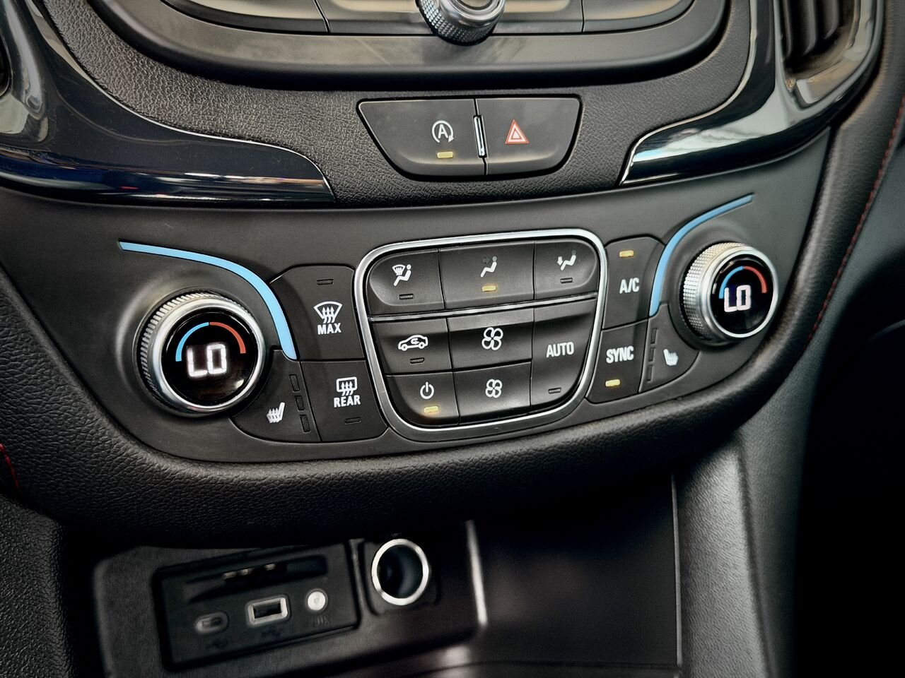 2024 Chevrolet Equinox White Notre-Dame-des-Prairies - photo #30