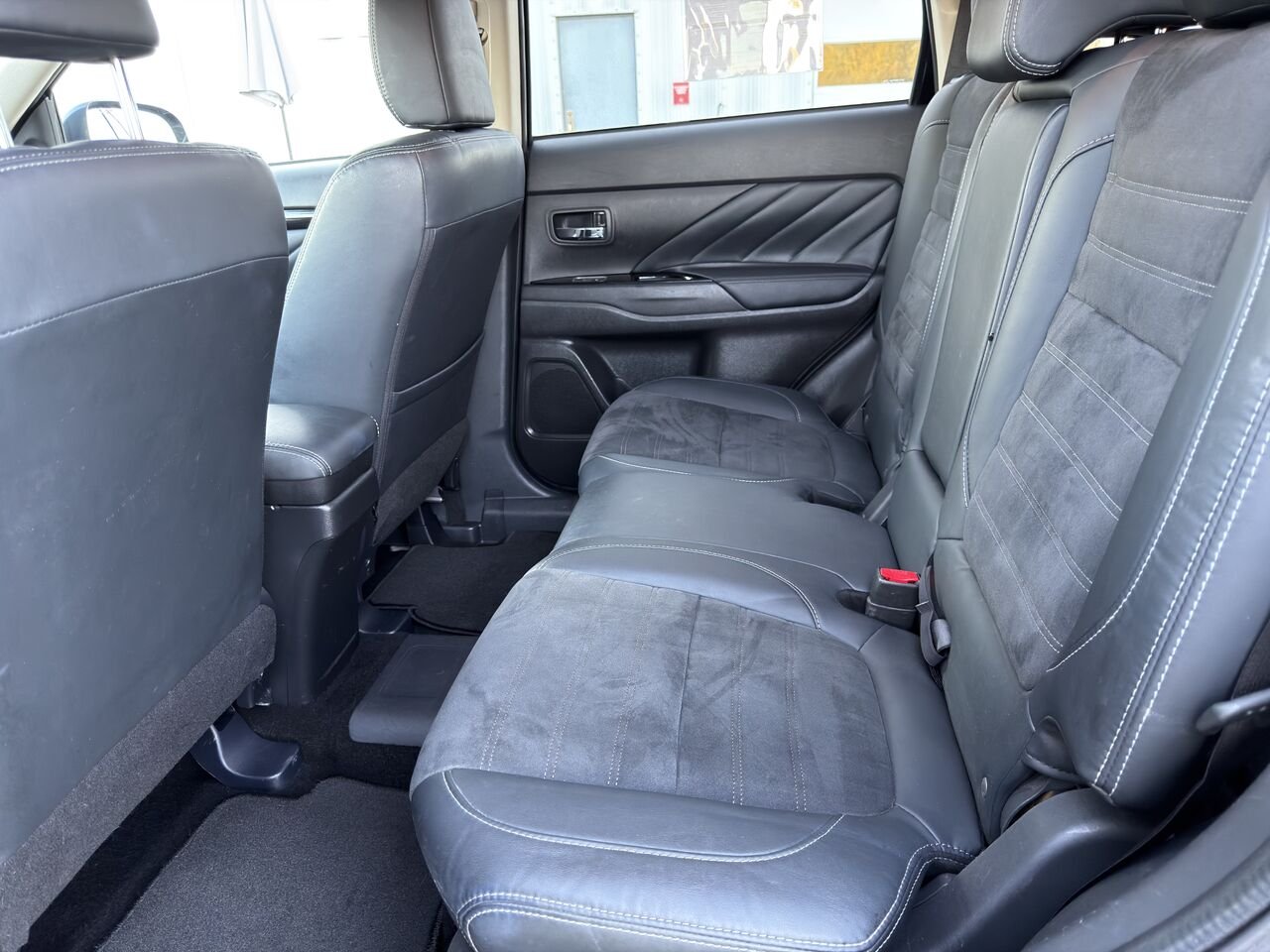 2018 Mitsubishi Outlander Plug-In Hybrid Black Thetford Mines - photo #13