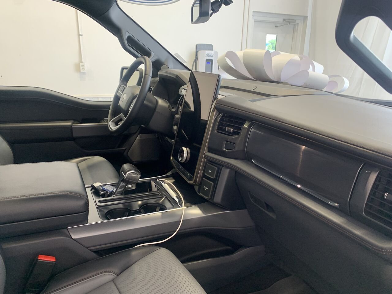 2025 Ford F-150 Lightning LIGHTNING LARIAT CREW CAB White Châteauguay - photo #12