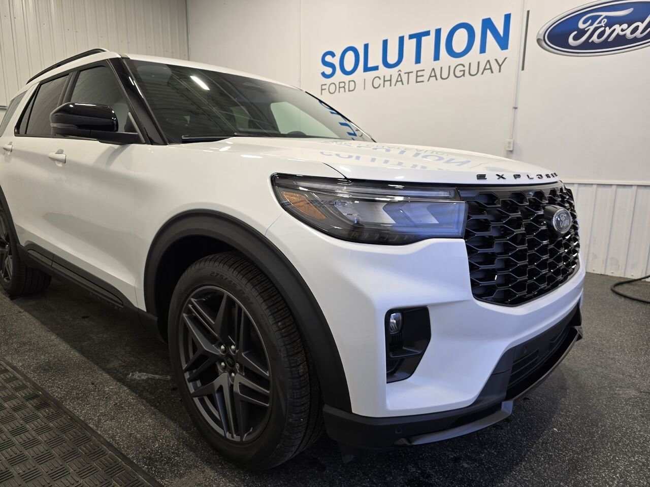 Ford Explorer 2026 Blanc astral métallisé trois couches Châteauguay - photo #3