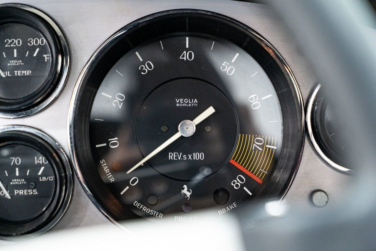 Ferrari 365 GTB4 Daytona 18,301 miles With Orig Books/Tools/ Carbs / Filter Box 1973 Rouge Montréal - photo #76