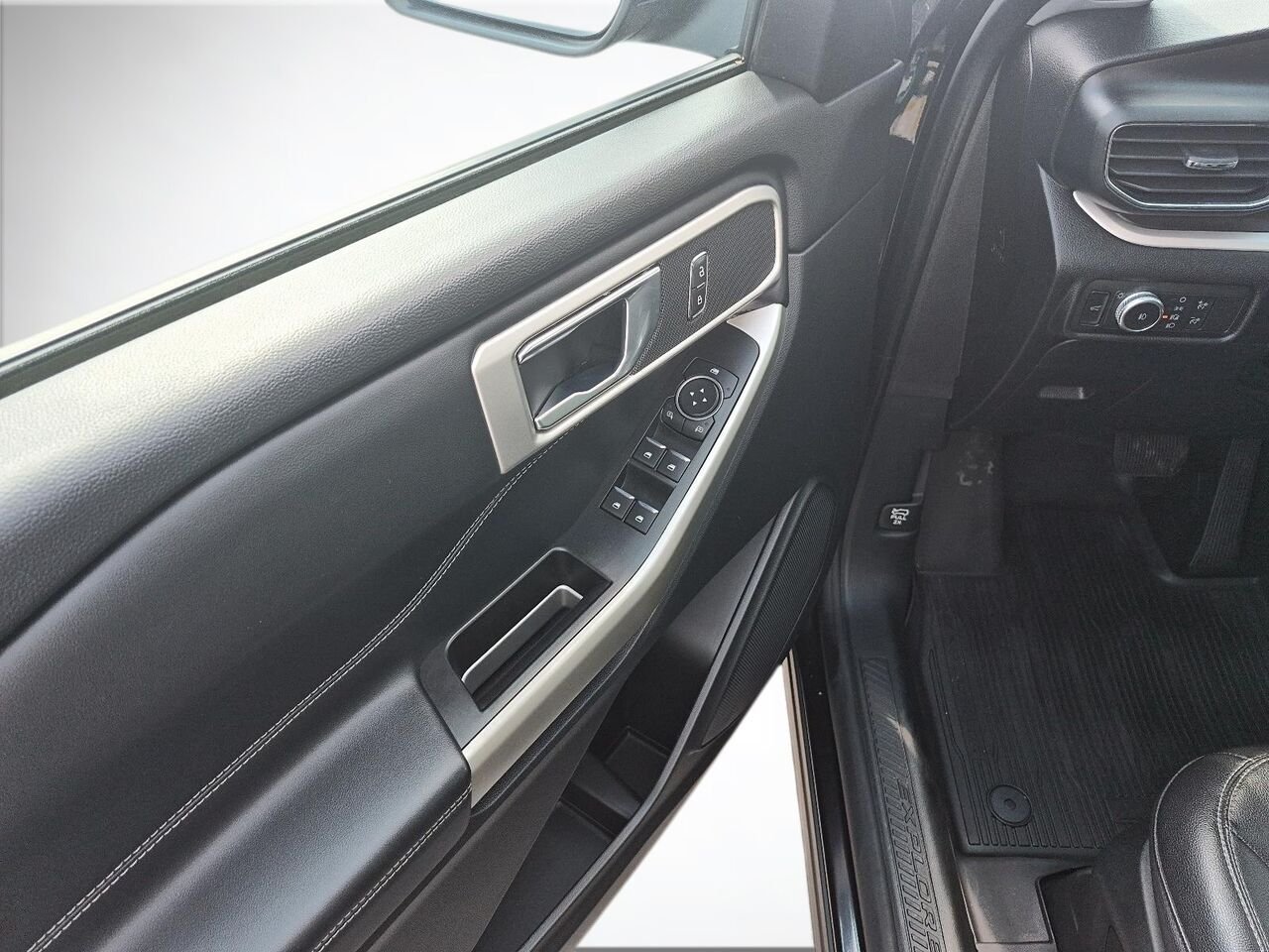 2020 Ford Explorer Black Saint-Jérôme - photo #9