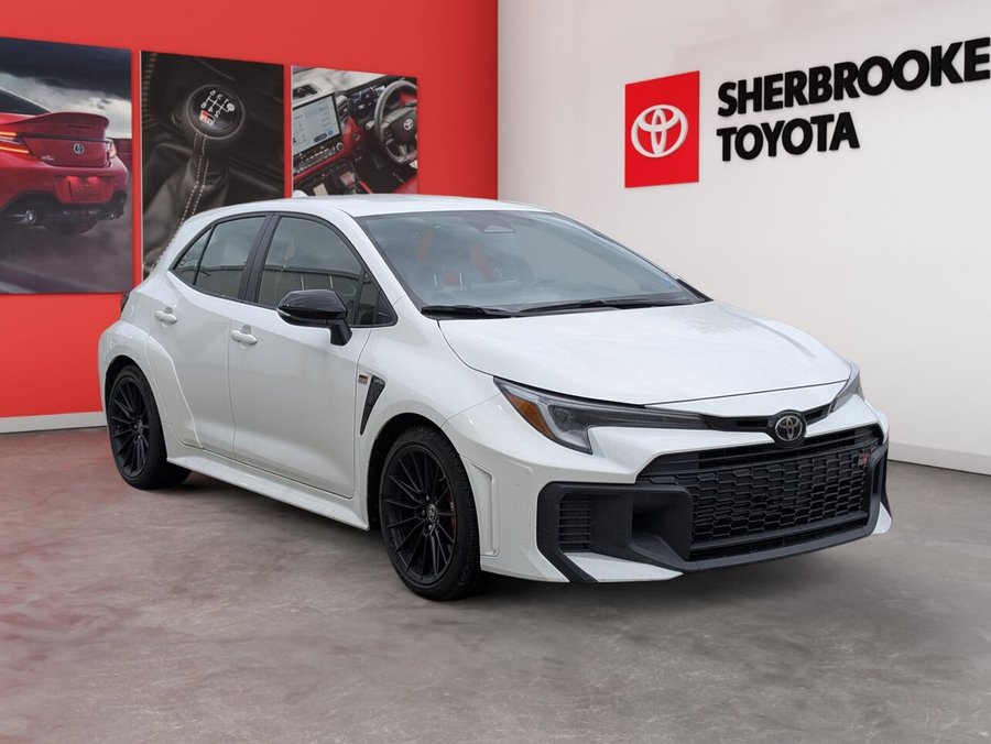 Toyota GR Corolla GR/MANUELLE/SIÈGES CHAUFFANTS/VOLANT CHAUFFANT/AC/CAMÉRA DE RECUL/DÉMARRAGE SANS CLÉ 2025 Blanc