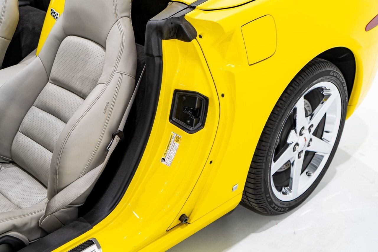 Chevrolet Corvette PRIX EN USD | With Only 900km (563mi) From New With Window Sticker 2008 Jaune Montréal - photo #61