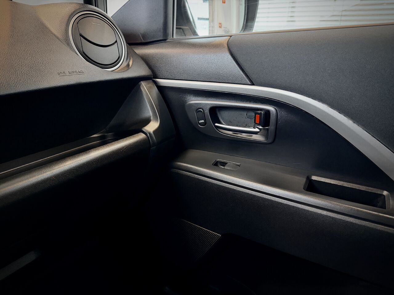 2014 Mazda Mazda5 Silver Notre-Dame-des-Prairies - photo #27