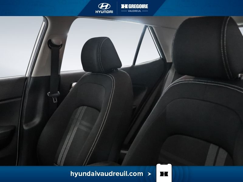 2021 Hyundai Venue White Laval - photo #13