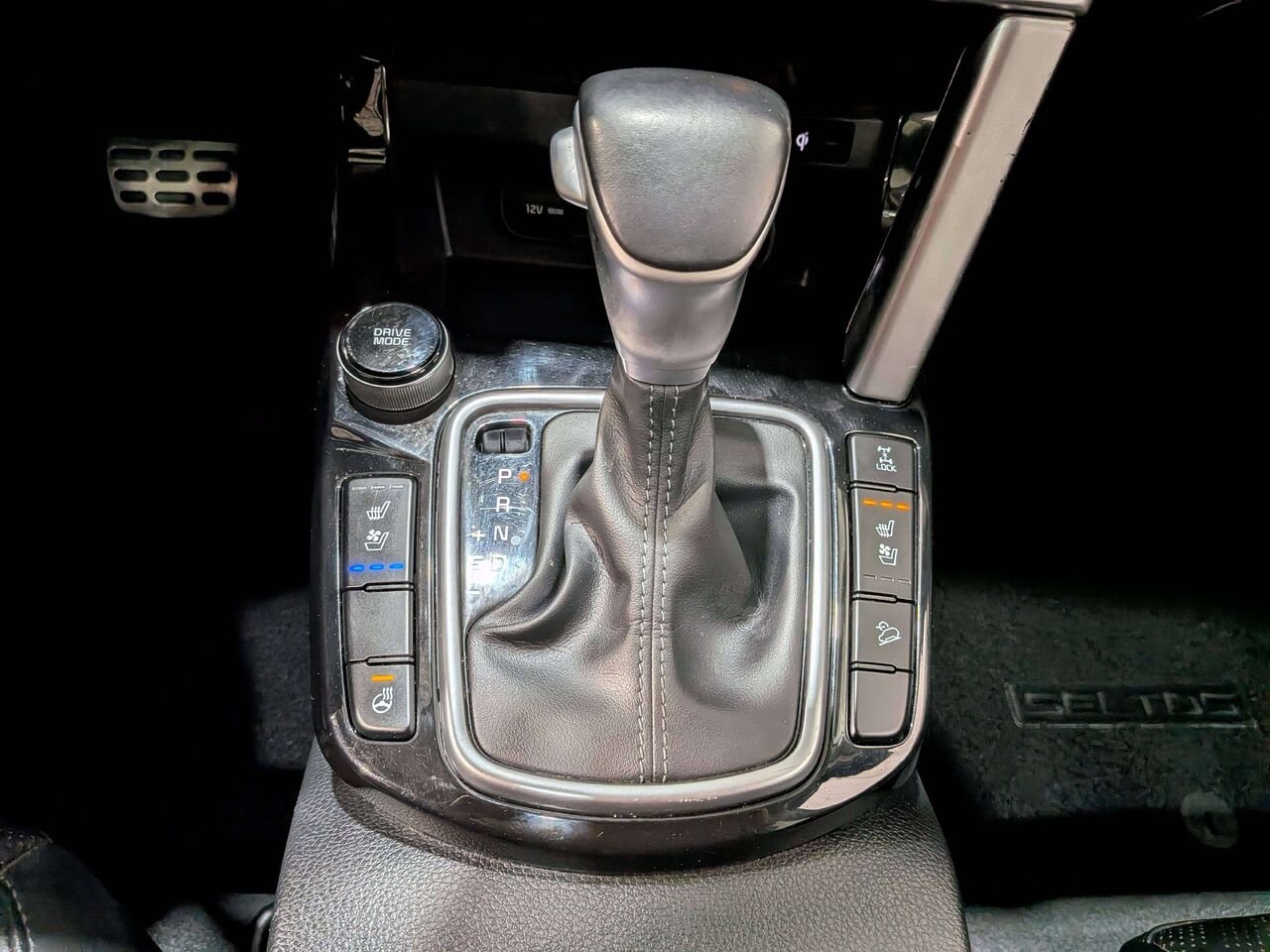 2023 Kia Seltos SX Turbo AWD w/Black Interior Black Val-David - photo #26