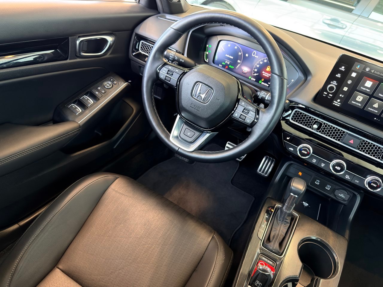 2025 Honda Civic Sedan Hybrid White Notre-Dame-des-Prairies - photo #18