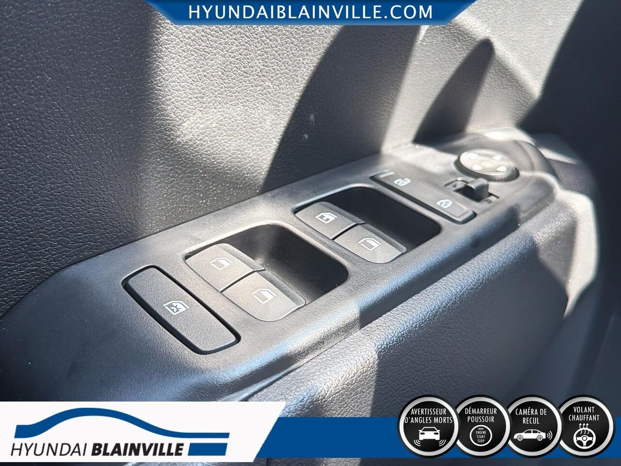 2022 Hyundai Venue White Blainville - photo #9