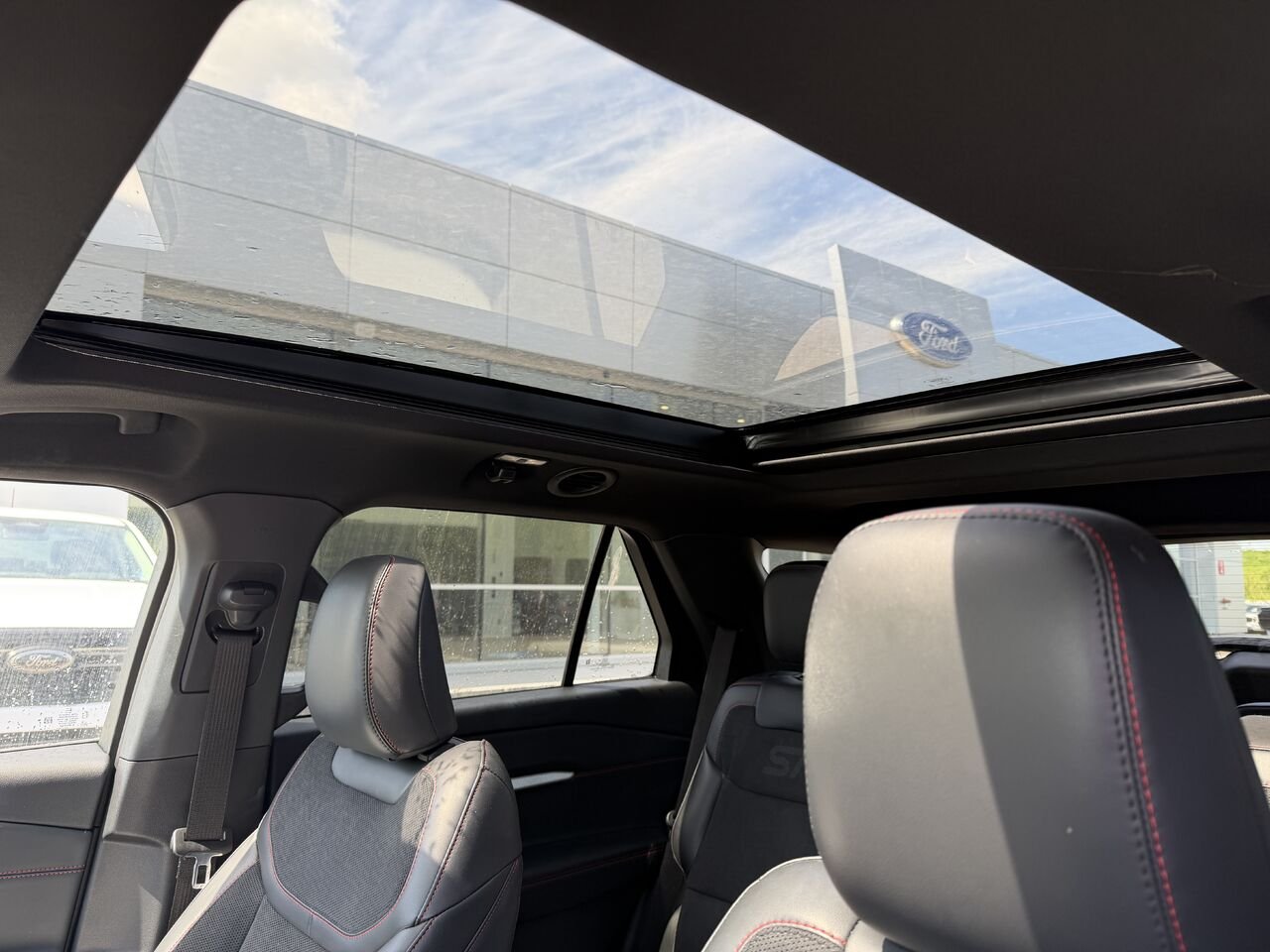 2026 Ford Explorer White Mont-Laurier - photo #13