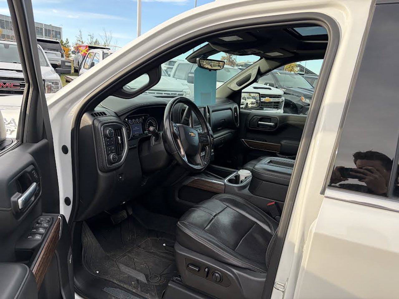 2020 Chevrolet Silverado 1500 4WD Crew Cab 147 High Country White Sherwood Park - photo #6
