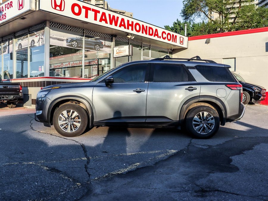 Nissan Pathfinder 2025 Grey