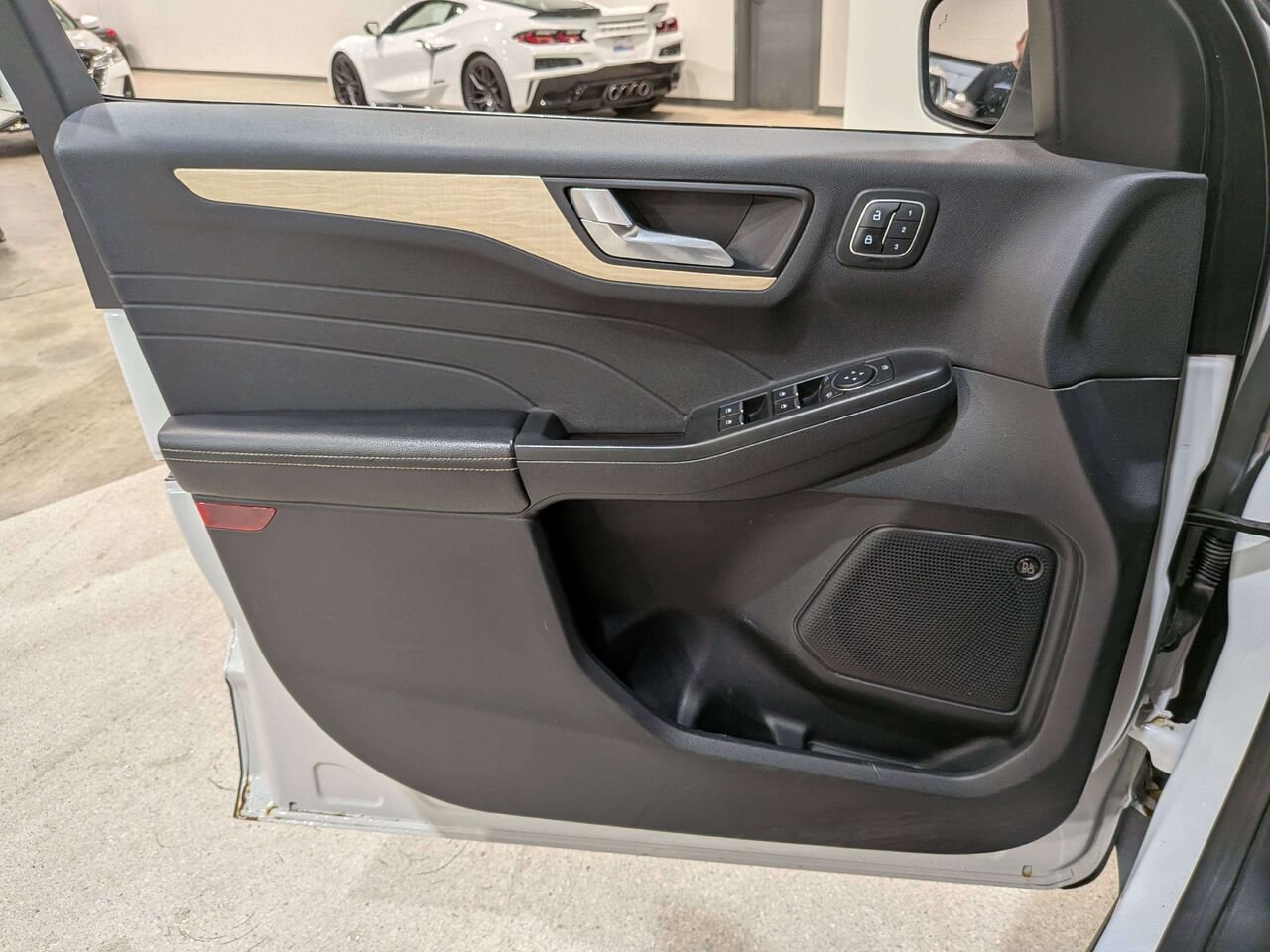 2022 Ford Escape Titanium Plug-In Hybrid FWD White Val-David - photo #34