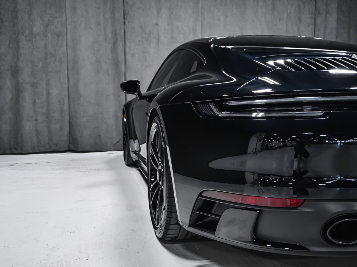2024 Porsche 911 CARRERA 4 GTS Black Montreal - photo #10