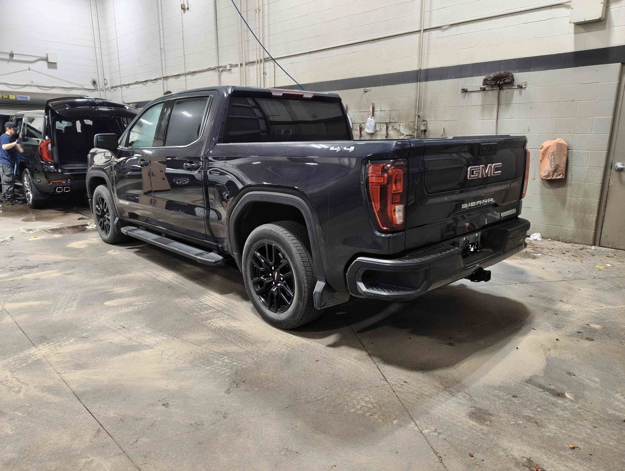 2025 GMC Sierra 1500 4WD Crew Cab 147 Elevation Grey Sherwood Park - photo #4