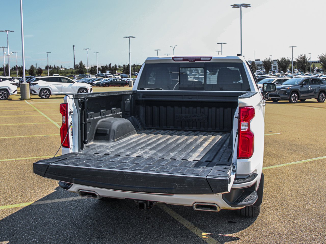 2023 Chevrolet Silverado 1500 4WD Crew Cab 147 High Country White Sherwood Park - photo #7
