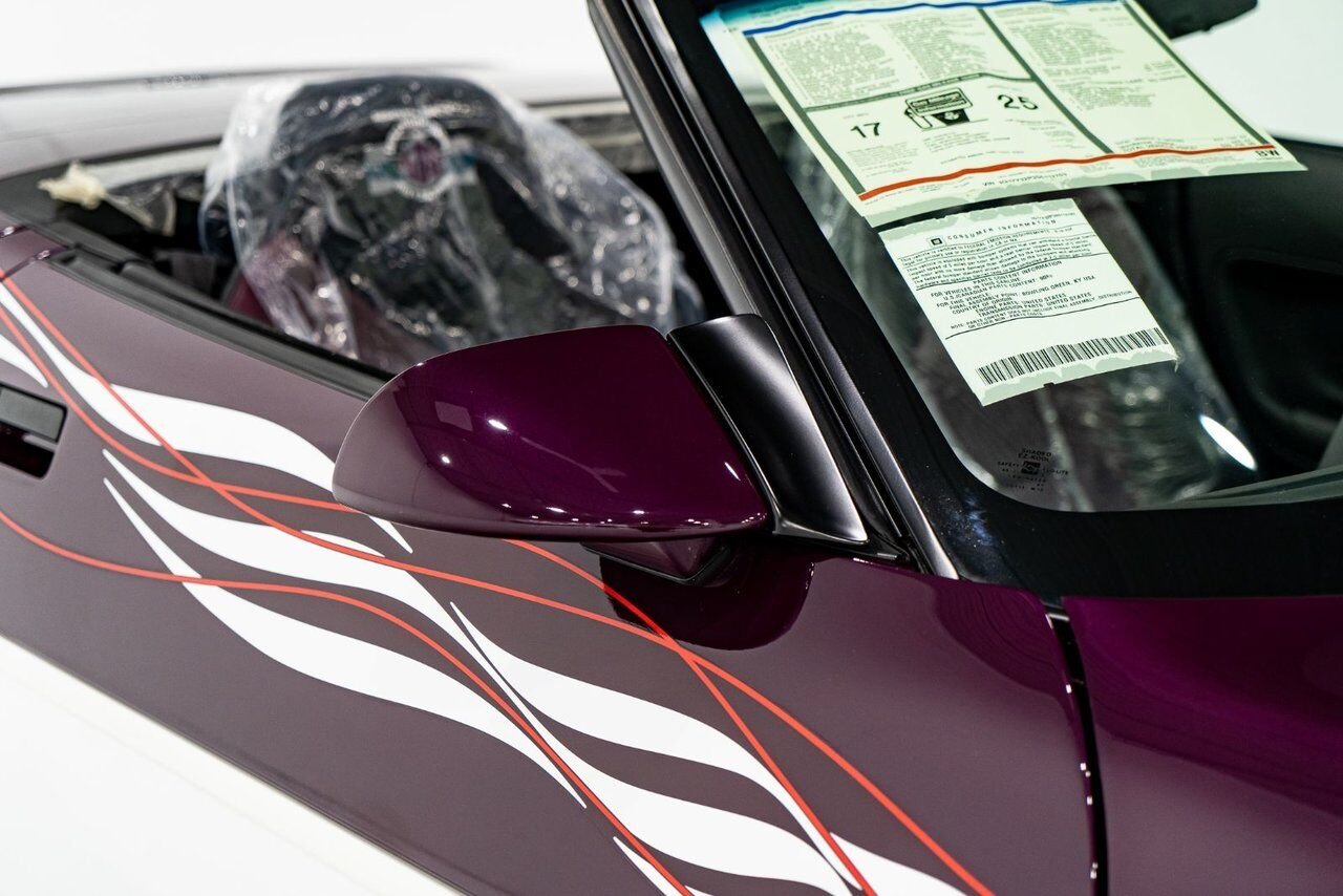 1995 Chevrolet Corvette *PRIX EN USD* RPO Z4Z PACE CAR PRESENTED IN DELIVERY PACKAGING WITH ONLY 192MILES (307KM) FROM NEW White Montreal - photo #64