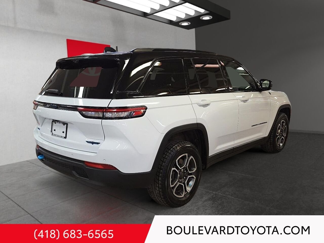 2022 Jeep Grand Cherokee 99505A-120 | TRAILHAWK 4XE, 4X4 White Québec - photo #4