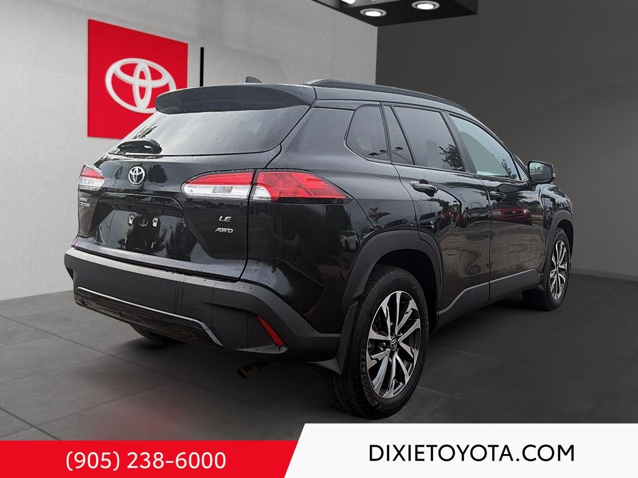 2024 Toyota Corolla Cross LE PREMIUM AWD / CLEAN CARFAX / HEATD SEATS / MOONROOF / ALLOY WHEELS / CARPLAY AND ANDROID AUTO Black Mississauga - photo #3
