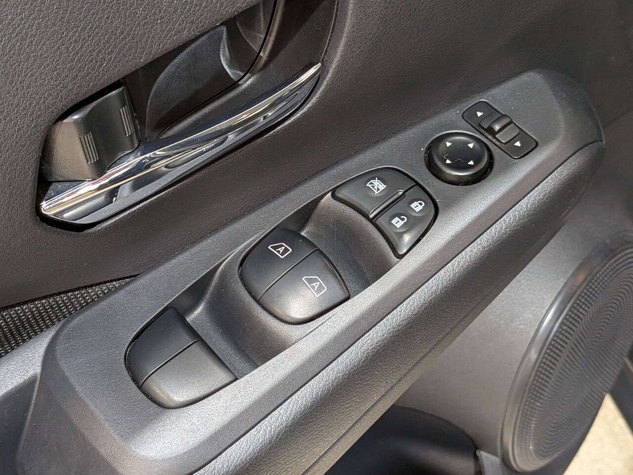 2025 Nissan Kicks Play SV FWD Black Val-David - photo #30