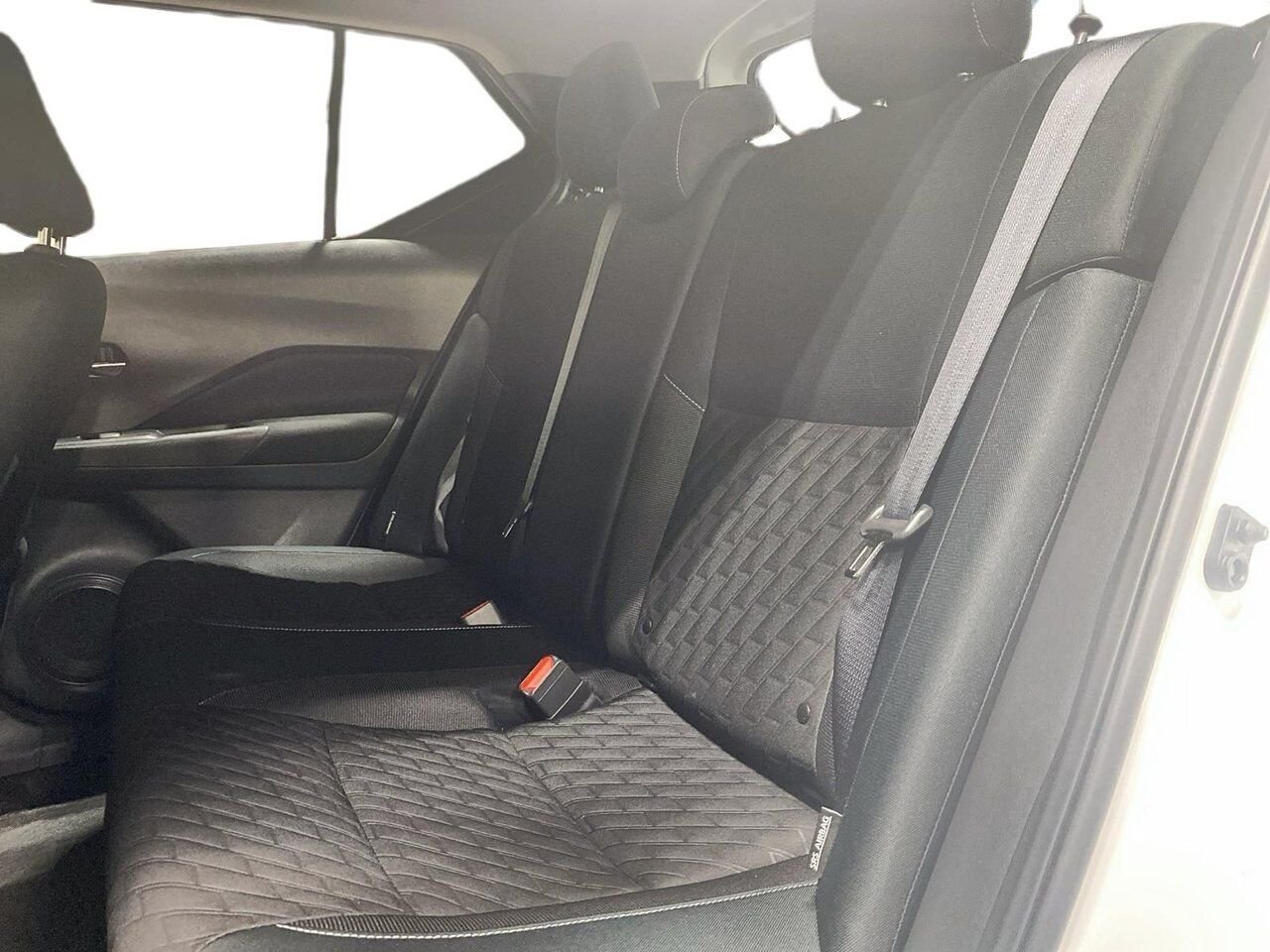 2021 Nissan Kicks SV White Baie-Comeau - photo #7