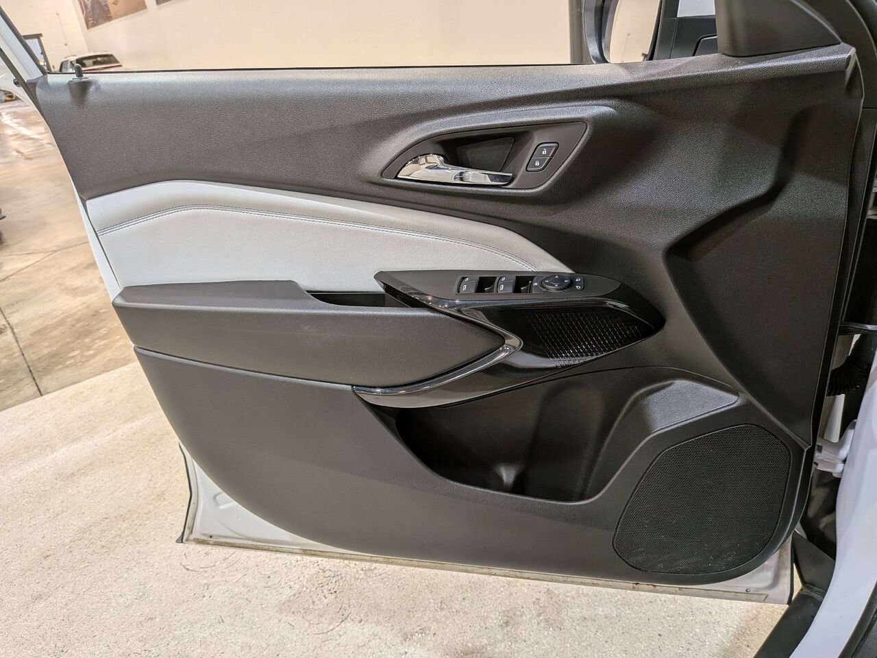 2025 Chevrolet Trax FWD 4dr LT White Val-David - photo #31