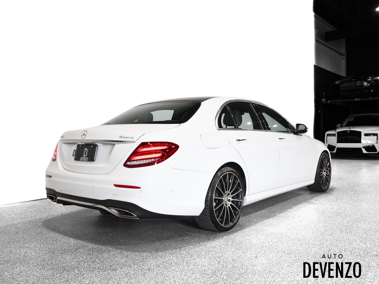 2017 Mercedes-Benz Classe-E White Saint-Eustache - photo #2