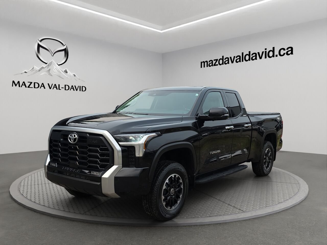 Toyota Tundra Limited Double Cab 4x4, Navigation, sièges ventilés, sièges en cuir 2022 Noir Val-David - photo #0