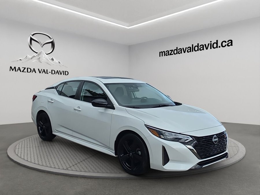 Nissan Sentra SR CVT, toit ouvrant, commande audio au volant, cruise control 2024 Blanc