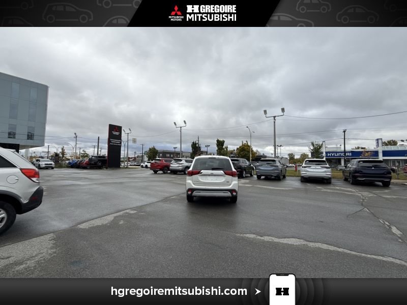 2020 Mitsubishi Outlander White Laval - photo #8