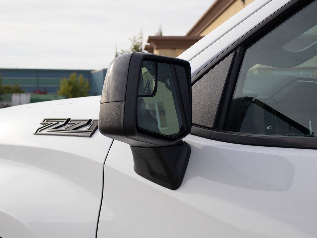 2024 Chevrolet Silverado 1500 4WD Crew Cab 147 RST White Sherwood Park - photo #7