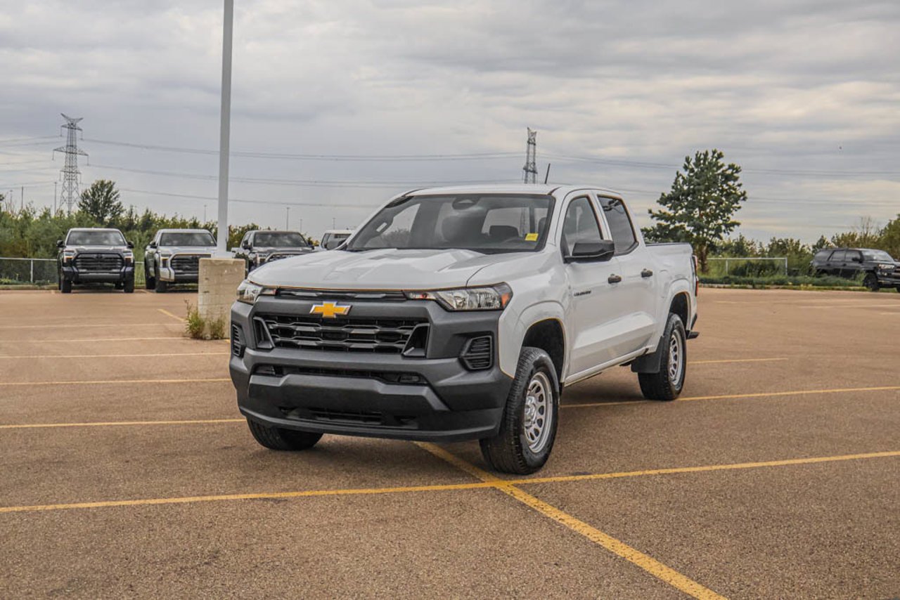 2024 Chevrolet Colorado 4WD Crew Cab WT White Sherwood Park - photo #3