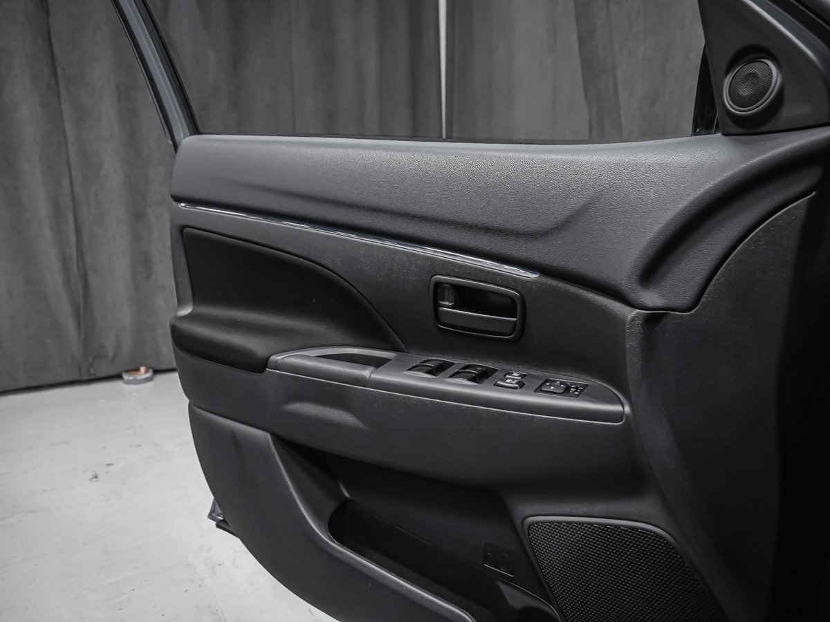 Mitsubishi RVR ES FWD CARPLAY CAMÉRA SIÈGES CHAUFFANTS 2025 Gris Montréal - photo #7
