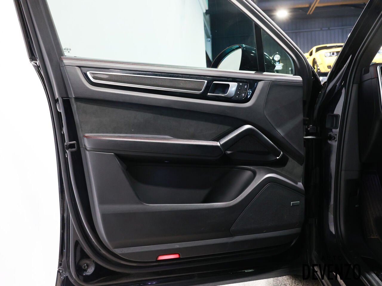 2022 Porsche Cayenne Black Saint-Eustache - photo #10