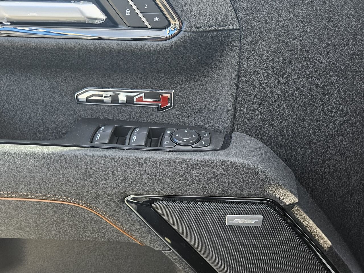 GMC Sierra 1500 AT4 cabine multiplace 4RM 157 po 2026 Blanc sommet Thetford Mines - photo #11