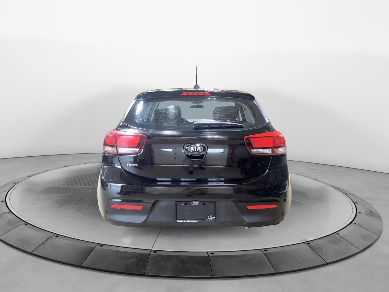 Kia Rio 5-door NIV 3KPA25AB6JE039972 2018 Noir Baie-Comeau - photo #2