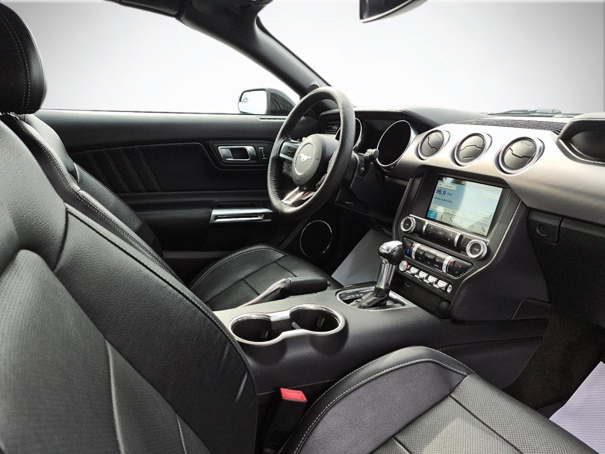 2018 Ford Mustang Black Saint-Jérôme - photo #1