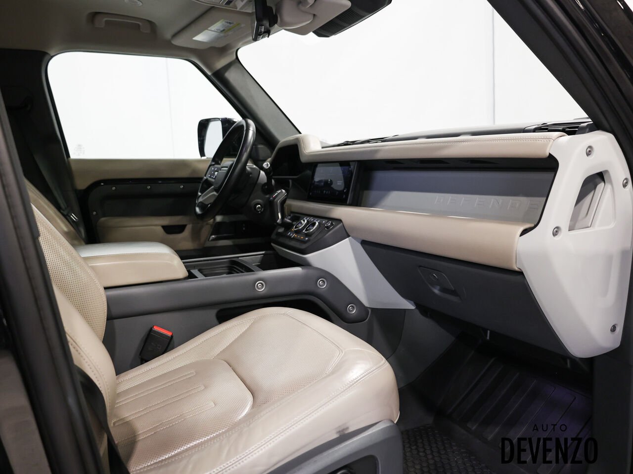 2020 Land Rover Defender Black Saint-Eustache - photo #9