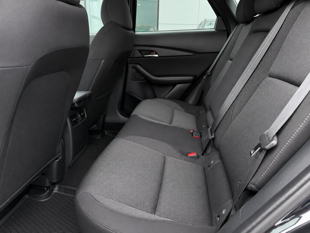 2023 Mazda CX-30 Black Châteauguay - photo #7