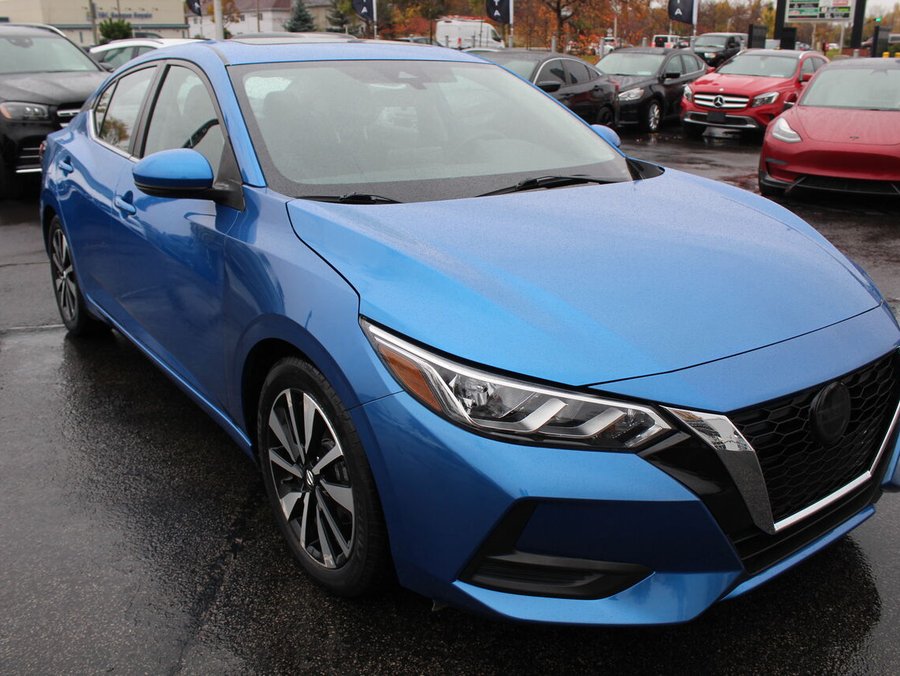 Nissan Sentra SV toit ouvrant cruise adapt sieges chauffants 2023 Bleu