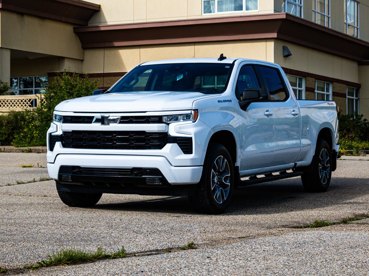 2024 Chevrolet Silverado 1500 4WD Crew Cab 147 RST White Sherwood Park - photo #3