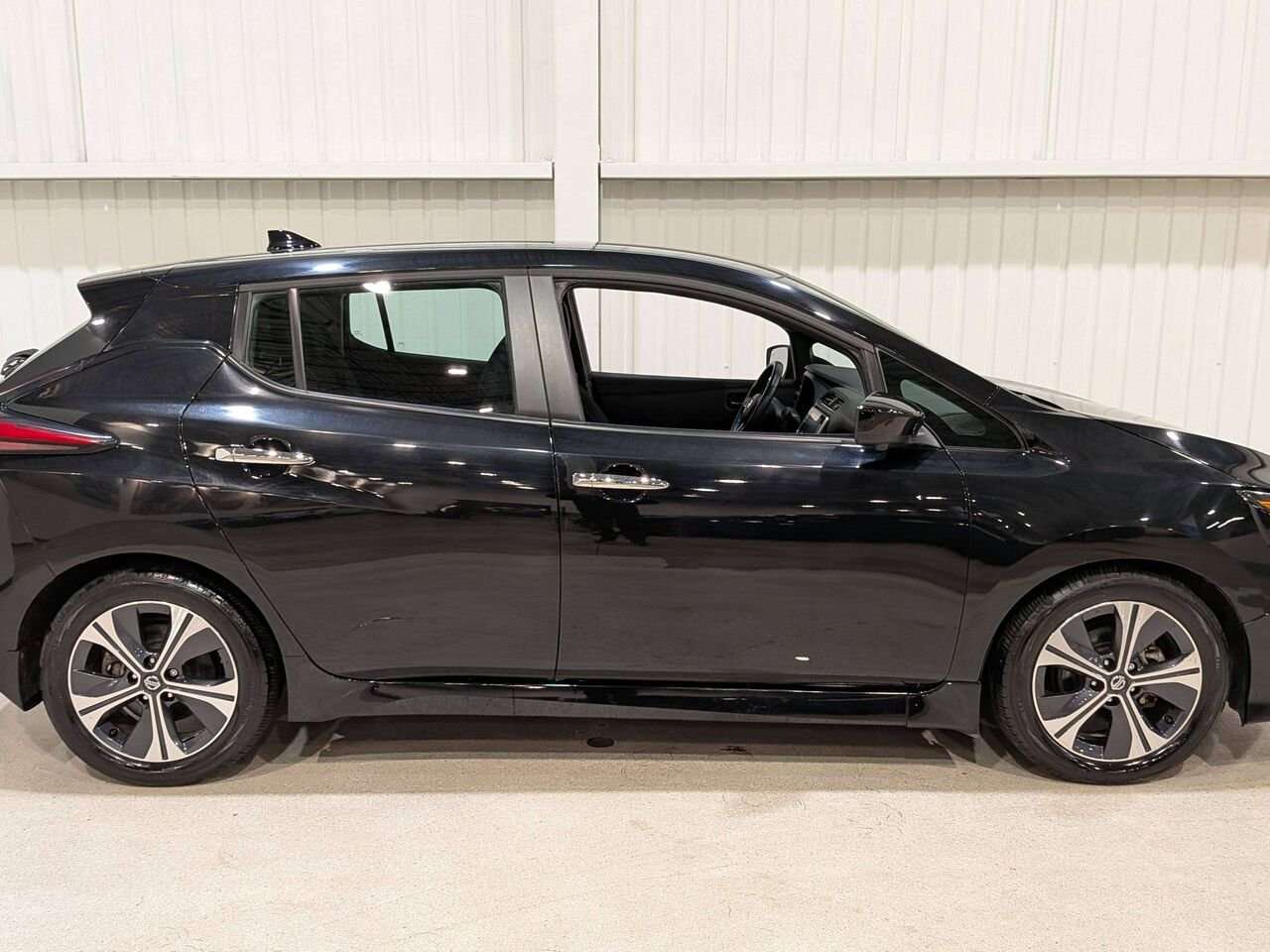 2020 Nissan LEAF SV Hatchback Black Val-David - photo #6