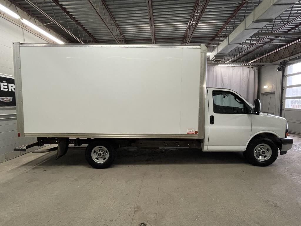 2019 GMC SAVANA FOURGONNETTE TRONQUÉE COMMERCIAL cube 14 pieds White Rivière-du-Loup - photo #4