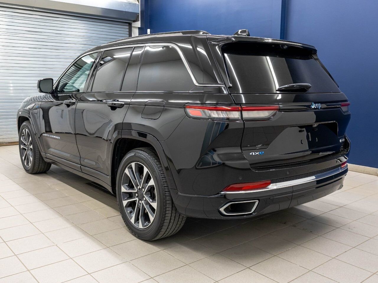 2023 Jeep Grand Cherokee 4xe OVERLAND 4X4 *TOIT* NAV CUIR SIÈGES VENT PROTECH 3 Black Saint-Jérôme - photo #7