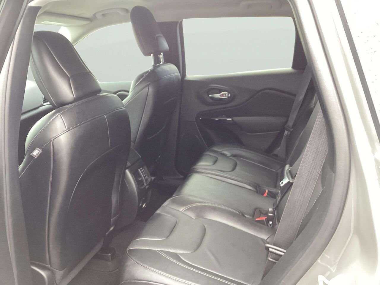 Jeep Cherokee 2023 Gris Gatineau - photo #10