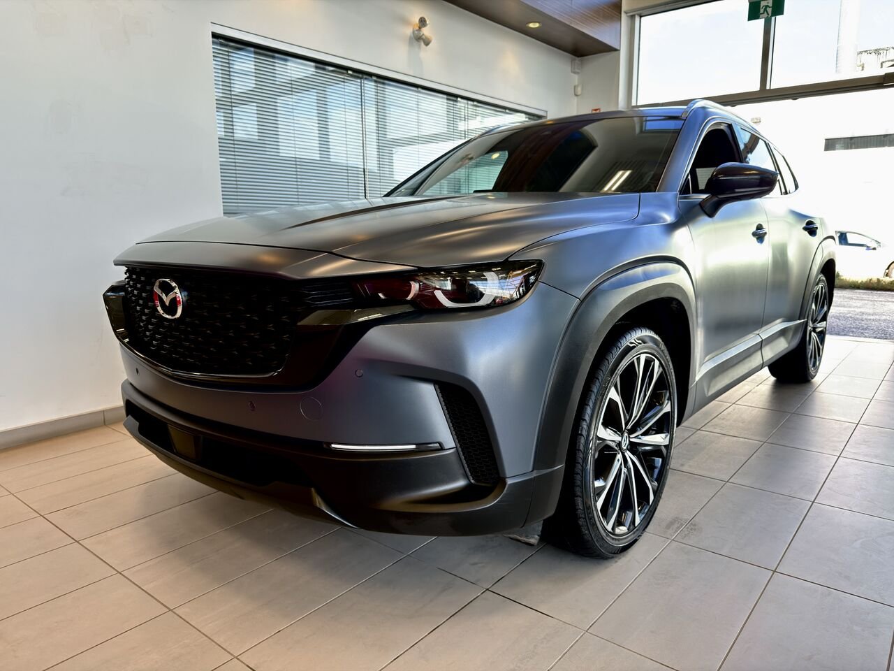 2023 Mazda CX-50 Black Notre-Dame-des-Prairies - photo #3
