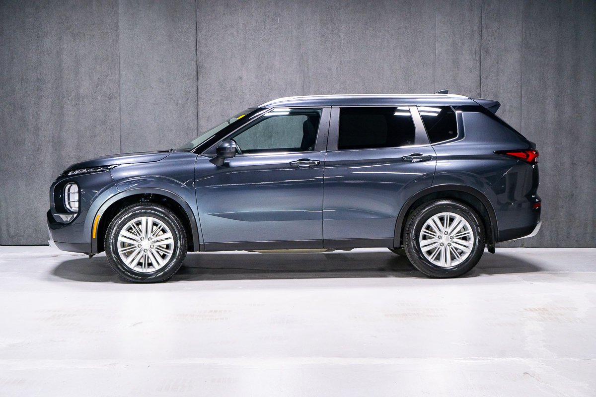 2024 Mitsubishi Outlander ES S-AWC Grey Montreal - photo #2
